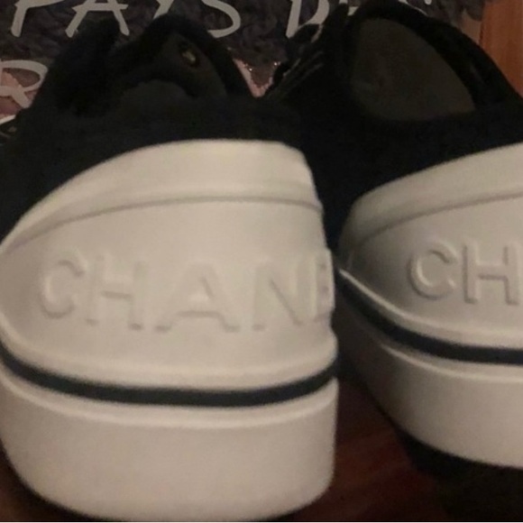 CHANEL SUEDE/VELOUR SNEAKERS BEAUTIFUL AND NEVER WORN ONLY ACROSS MY CARPET - Picture 8 of 16